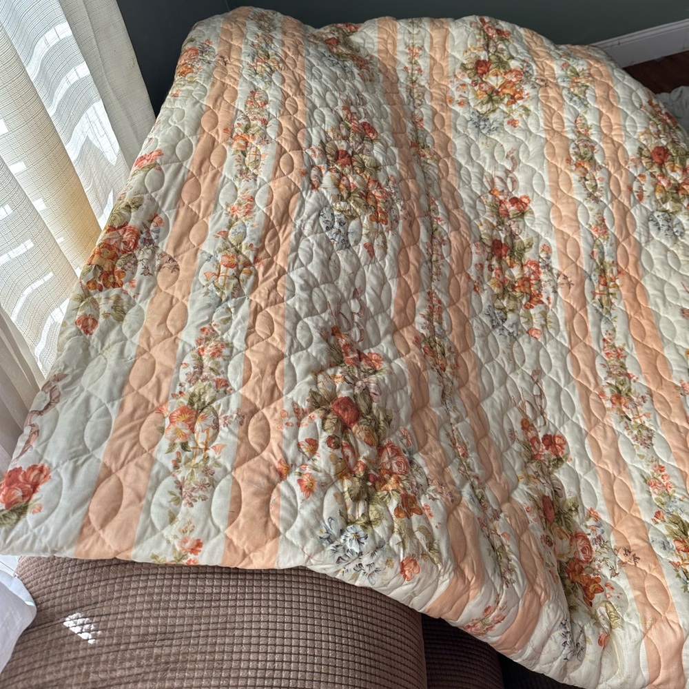 Vintage queen size quilt